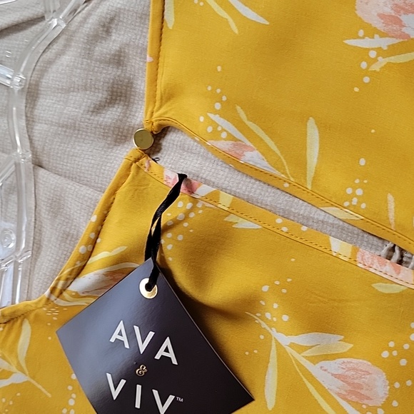 Ava & Viv Squash Floral Print Romper Plus Size 1X V-Neck Closure - Picture 5 of 15